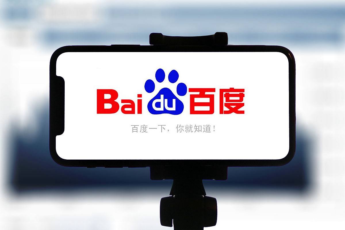 王楚钦向鹏会师半决赛